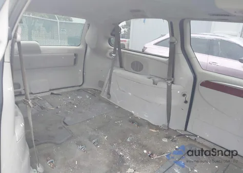 2007 Chrysler Town & Country Touring from USA, damaged, VIN 2A4GP54L37R182802